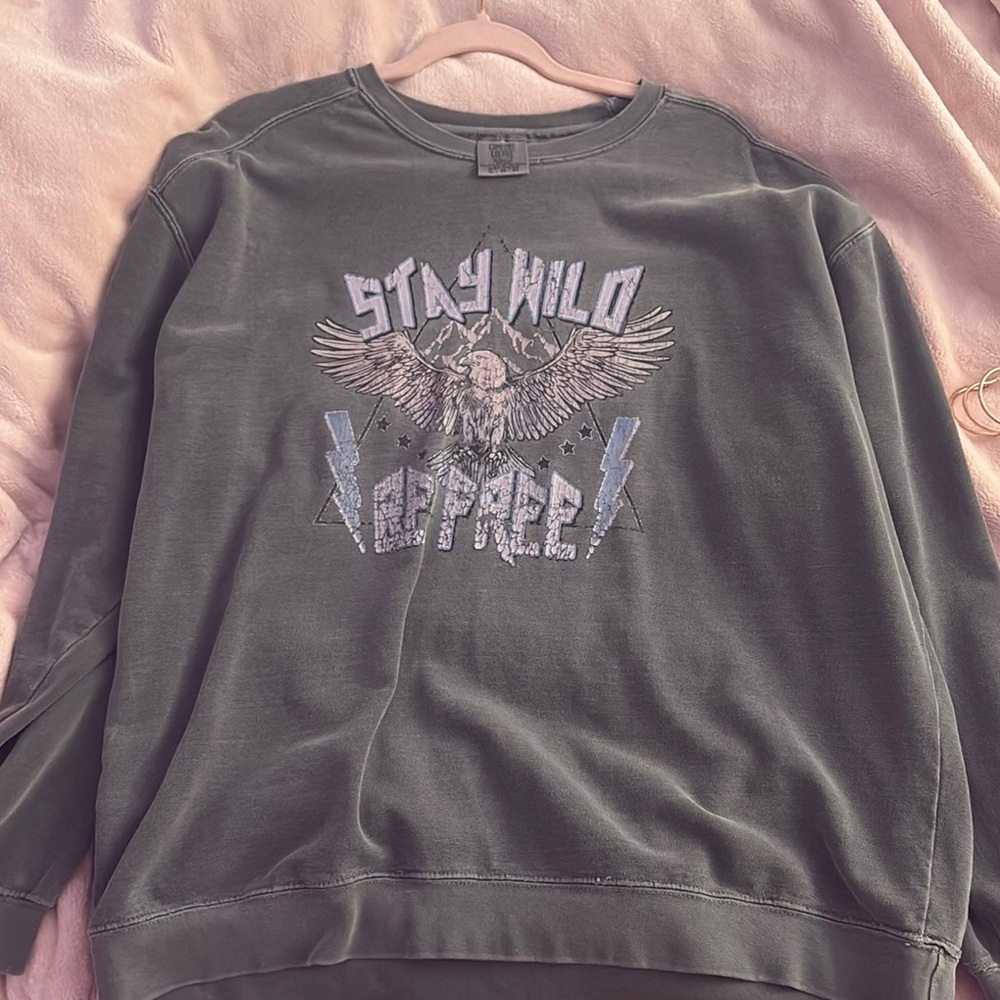 Women’s graphic sweatshirt